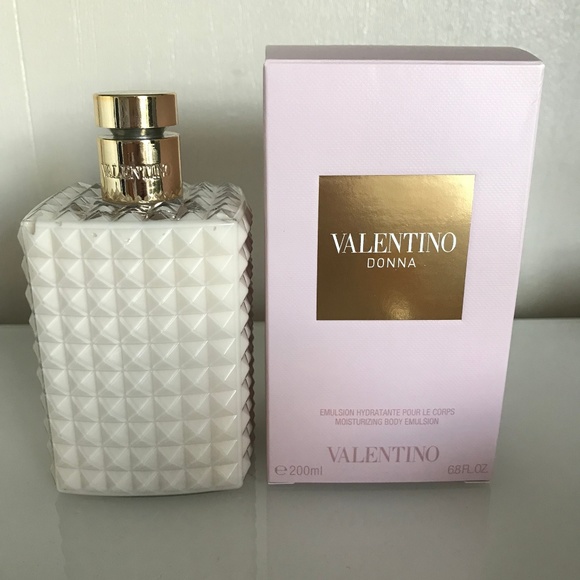 valentino donna moisturizing body emulsion